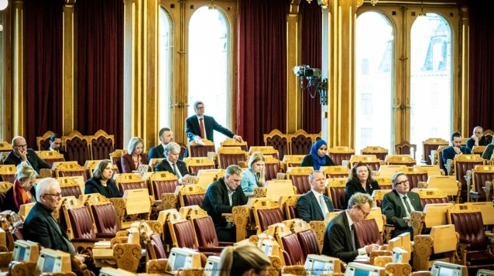 Nordmenn og finner stoler mindre på politikere: Ny undersøkelse viser kraftig fall i tilliten